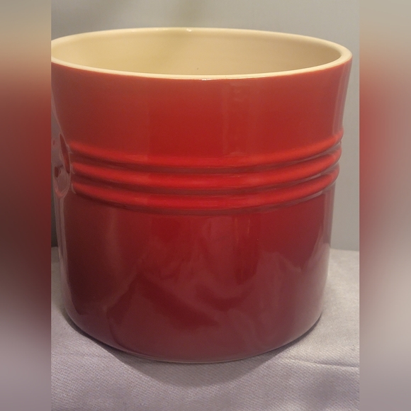 Cherry Red Le Creuset 2QT Food Container **Missing Lid & Scoop** - Picture 3 of 7